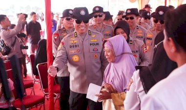 Senyum-Warga-saat-Hari-Jadi-Ikatan-Keluarga-Dhira-Brata-1990-ke-34,-Berikan-Manfaat-Besar-untuk-Masyarakat-Luas-dengan-Bakti-Sosial