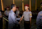 Kadivhumas-Berikan-Pin-Brivet-Kepada-10-Taruna-Akpol-Dengan-Nilai-Sertifikasi-Kehumasan-Terbaik