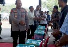 Kapolda-Jatim-Serahkan-Bantuan-Sembako-untuk-Nelayan-Pacitan-di-Hari-Lalu-Lintas-Bhayangkara-ke-70