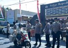 Polsek-Waru-Bagikan-100-Paket-Nasi-dan-Air-Minum-kepada-Pengguna-Jalan
