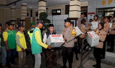 Ketua-PCNU-Kota-Kediri-Apresiasi-Kepedulian-Polisi-Berbagi-1000-Paket-Lebaran-Untuk-Warga