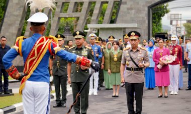 Pimpin-Wisuda-Prajurit-Taruna,-Kapolri-Tekankan-Sinergitas-TNI-Polri-untuk-Wujudkan-Indonesia-Emas-2045