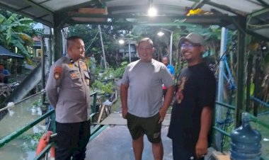 Curah-Hujan-Tinggi,-Polisi-Bersama-Perangkat-Desa-Cek-Debit-Air-Sungai-dan-Aktivitas-Transportasi-Tambang