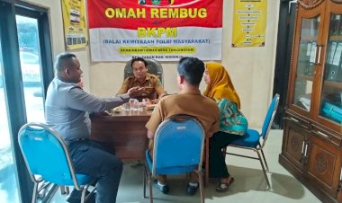 Bhabinkamtibmas-Polsek-Taman-Bersama-Omah-Rembug-Mediasi-Permasalahan-Warga-Desa-Tanjungsari-Secara-Kekeluargaan