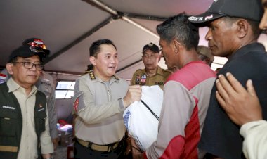 Astamaops-Kapolri-Turun-Langsung-Maksimalkan-Operasi-Kemanusiaan-di-Manggarai,-45-Posko-Tampung-13.881-Pengungsi