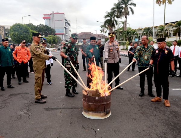 Polres Jember Musnahkan Ribuan Botol Miras Hasil Operasi Pekat di Bulan Ramadhan