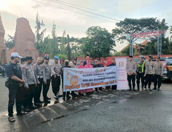 AJS dan Polsek Buduran Sidoarjo Tebar Kebaikan, Bagikan Ratusan Takjil di Depan Museum Mpu Tantular