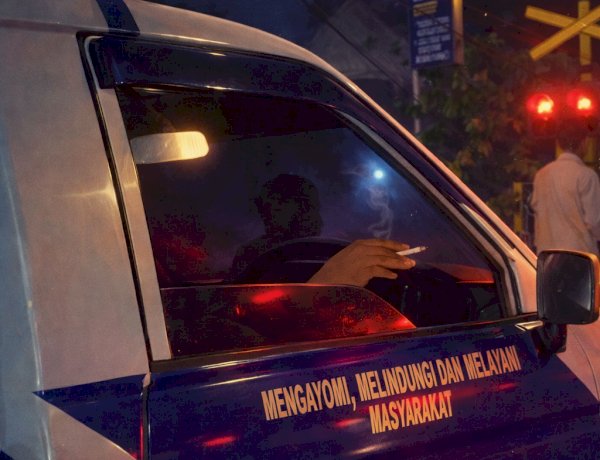 Kapolsek Tanggulangin Beri Peringatan Keras Anggota yang Merokok Saat Mengemudikan Mobil Patroli