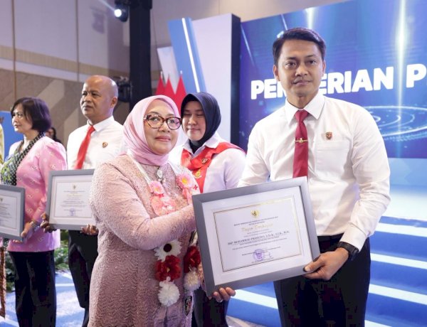 Ditres PPA - PPO Polda Jatim Terima Penghargaan dari Menteri PPPA