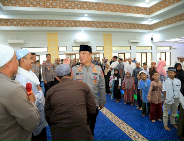 Singgah di Masjid Natabel Jannah, Wakapolri Komjen Dedi Prasetyo Berbagi Santunan dan Jumat Berkah
