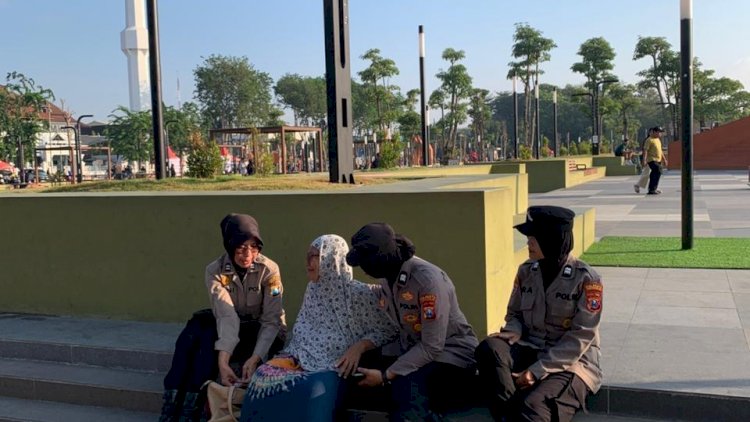 Polwan-Polresta-Sidoarjo-Patroli-dan-Amankan-Car-Free-Day-di-Kawasan-Alun-Alun