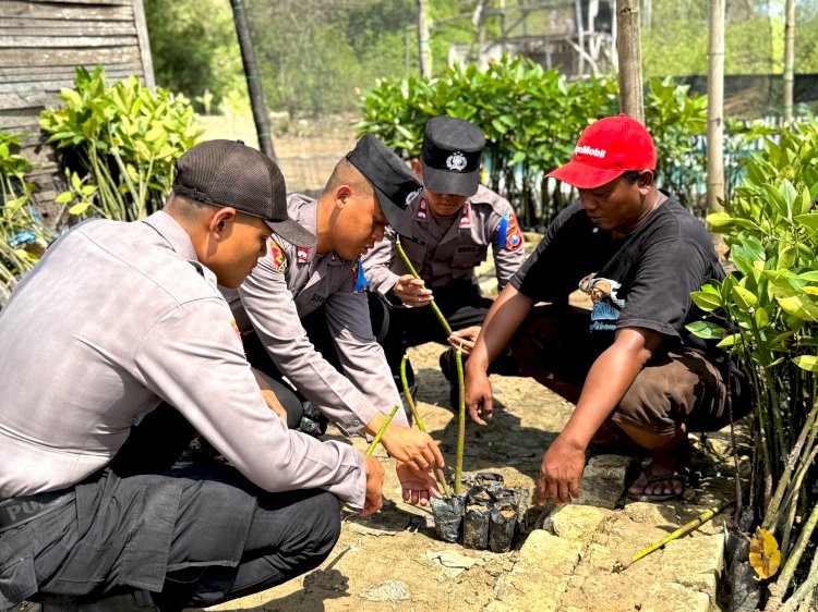 Cegah Abrasi, Siswa Diktukba SPN Polda Jatim Tanam Mangrove dan Berbagi Bansos