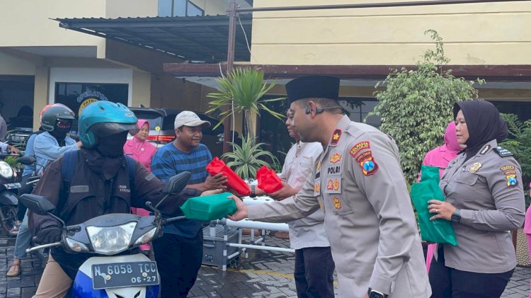 Hangatnya Kebersamaan Ramadhan, Polsek Candi bersama Ibu Bhayangkari dan Aliansi Jurnalis Sidoarjo Berbagi Takjil