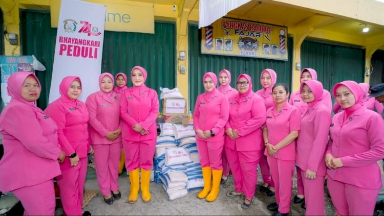 HKGB ke-74, Bhayangkari Sumbar Hadir Berikan Bantuan bagi Warga Terdampak Banjir Bandang